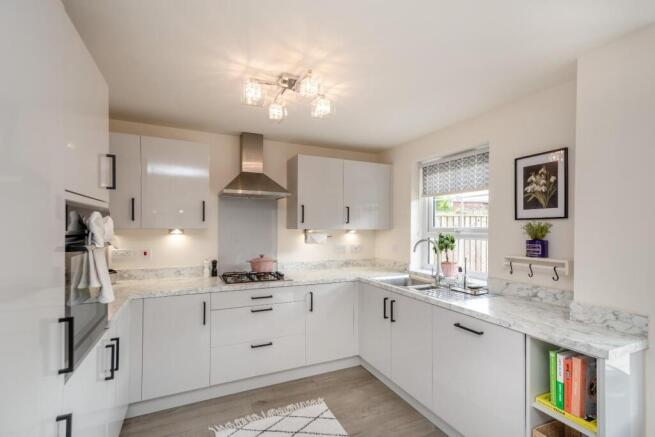 4 bed Detached for sale Image 9