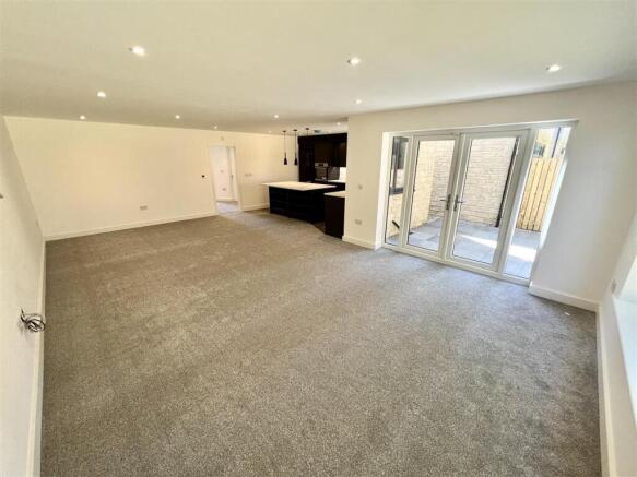 4 bed Detached for sale Image 10