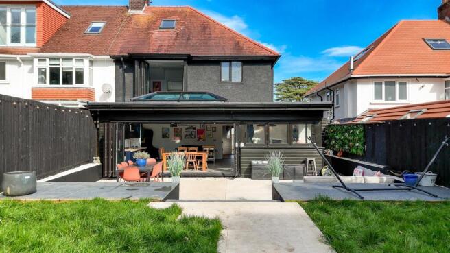 Sequence 01.00_18_05_06.Still027-2.jpg