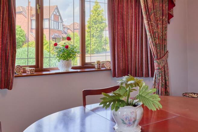 4 bed Detached for sale Image 10