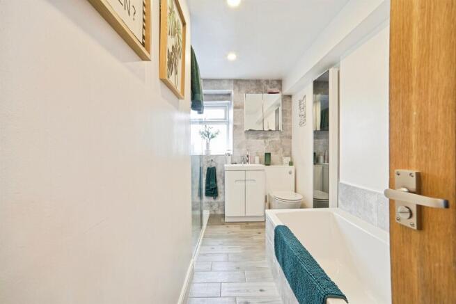 4 bed Link Detached House for sale Image 11