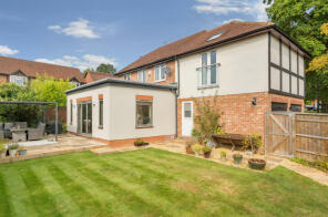 24, Mutton Oaks, Binfield, Bracknell RG12 8LZ