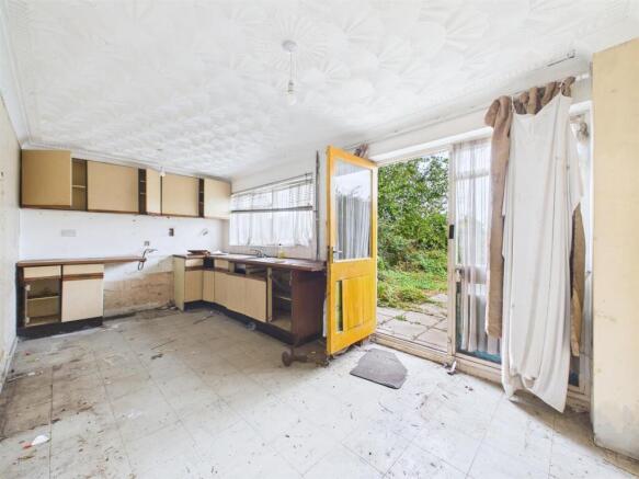 2 - 3-Bedroom house in Yate for Referbishment.jpg