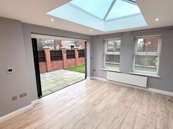 4 bed Detached to rent Image 11