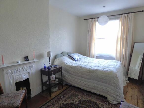BEDROOM 2