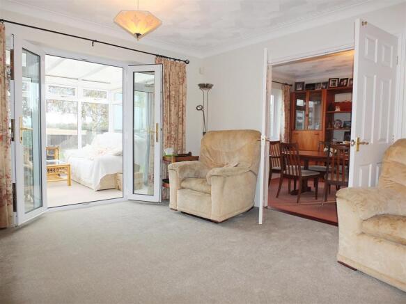Living Room 1.jpg