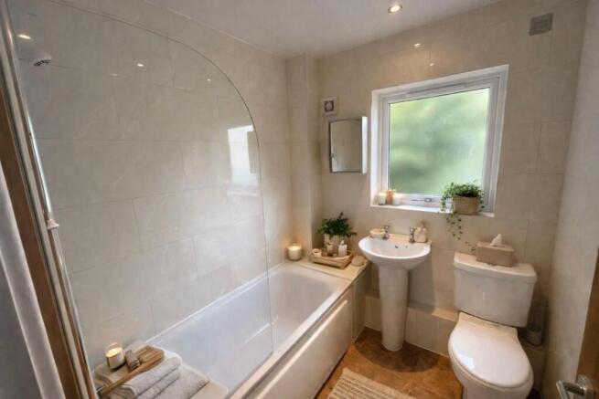 4 bed Terraced to rent Image 8