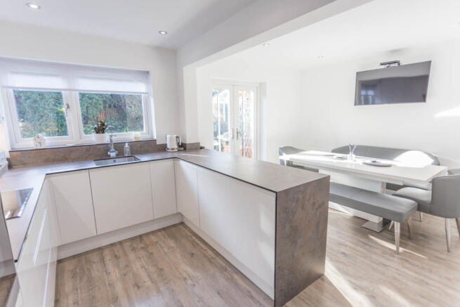 Kitchen/Dining Area