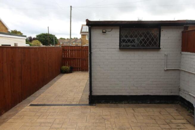 3 bed Terraced to rent Image 12