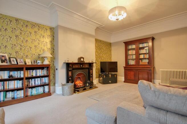 Good size Lounge to the front