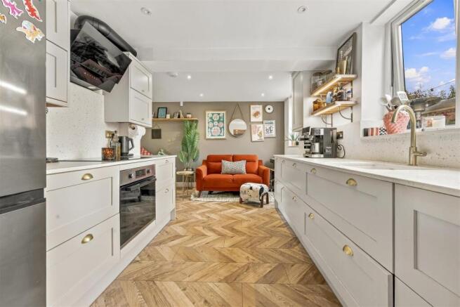 Kitchen 2.jpg