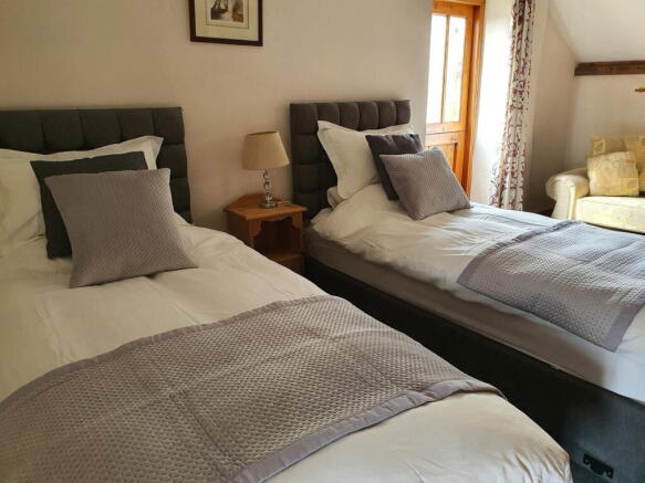 2 bed Semi-Detached to rent Image 10