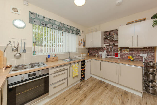 4 SandringhamRoad kitchen 3.jpg
