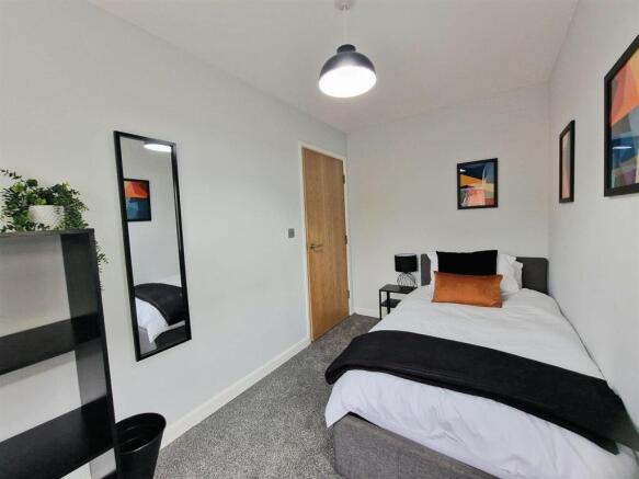 2 bed Flat for sale Image 7