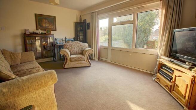 Lounge (alt angle)