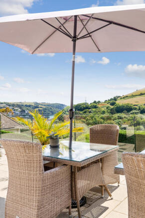 31 Portrait Dining Terrace