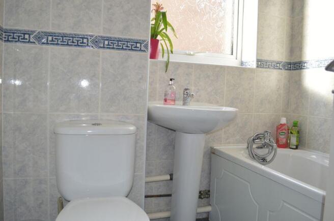 FAMILY BATHROOM
