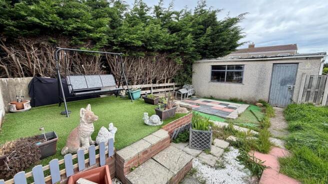 RAISED SEATING AREA/PATIO