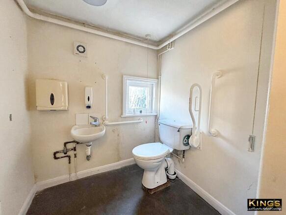 5 bed Town House for sale Image 7
