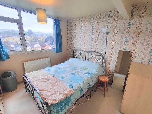 5 bed Semi-Detached for sale Image 12