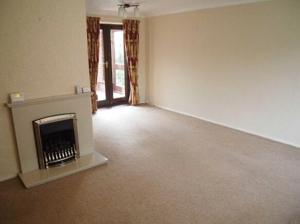 LIVING/DINING ROOM