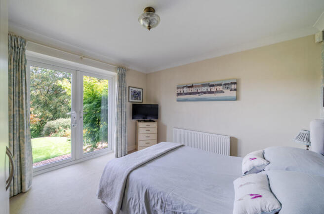 3 bed Bungalow for sale Image 8