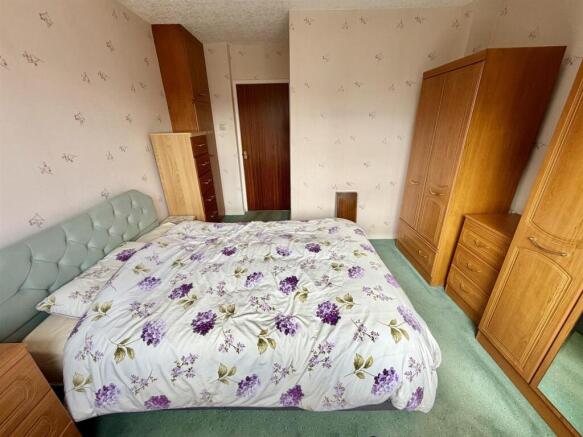 2 bed Semi-Detached Bungalow for sale Image 12