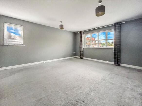 Sandhurst Road, Tilbury, RM18 photo 2