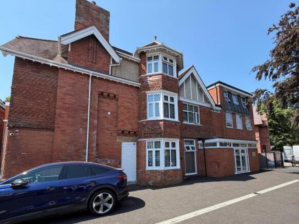 5A POOLE ROAD OUTSIDE NEW.jpg