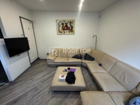 4 bed House Share to rent Image 6