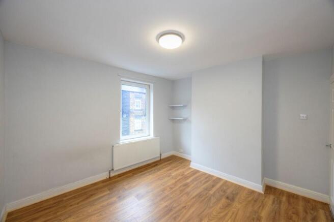 3 bed Terraced to rent Image 6