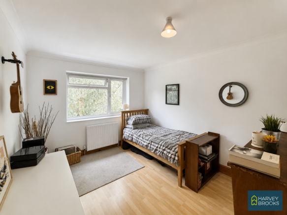 5 bed Detached for sale Image 12