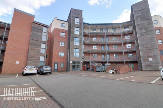 2 bed Apartment to rent Image 11
