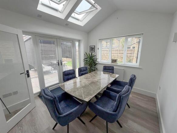 4 bed Detached for sale Image 7