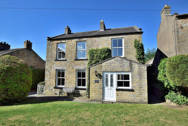 3 bed Detached to rent Image 4