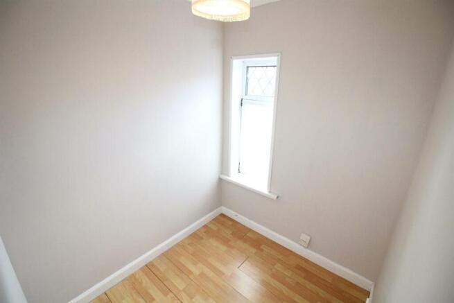 24 Surrey Tce-Bed3.JPG