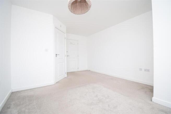 4 bed Detached to rent Image 9