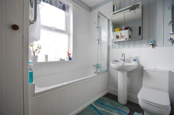 FAMILY BATHROOM/WC