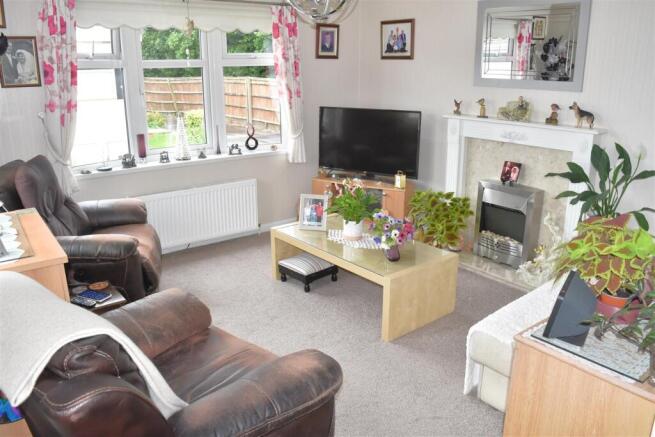 2 bed Park Home for sale Image 4