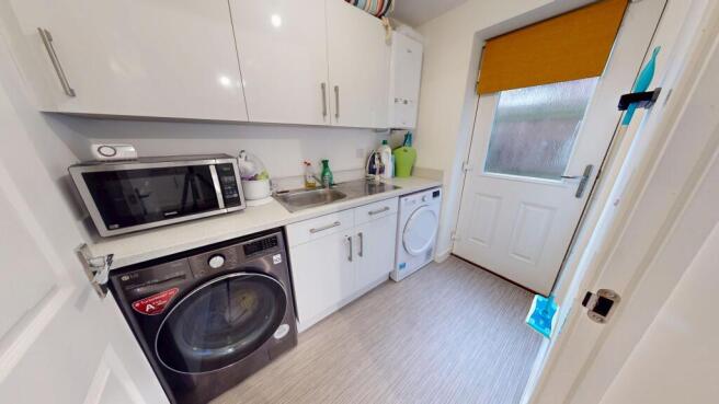 4 bed Detached for sale Image 8