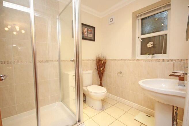 En suite showe...