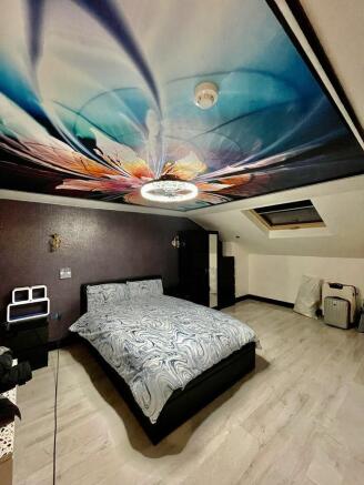 Spacious bedroom with unique artistic ceiling...