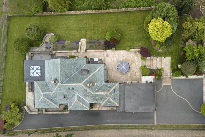 5 bed Detached for sale Image 6