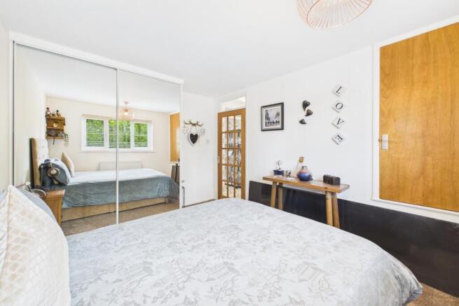 2 bed Apartment for sale Image 11