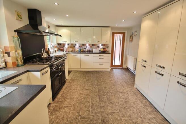 Kitchen 2.JPG