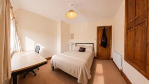 104, Hillside, Brighton BN2 4TE