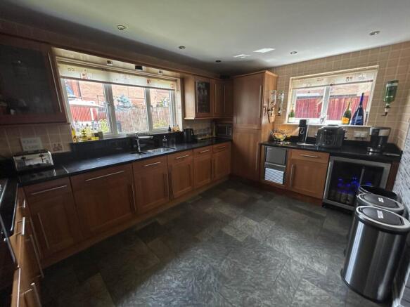 4 bed Detached for sale Image 4