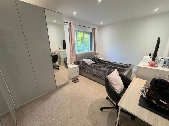4 bed Detached for sale Image 11