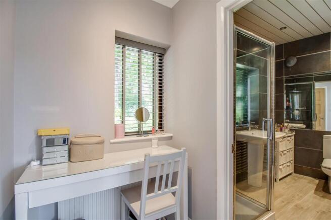 4 bed Detached for sale Image 10