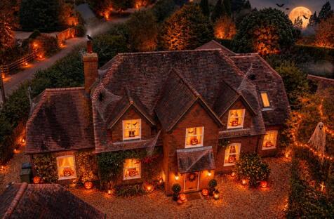 Bucklebury, Reading, Berkshire, RG7